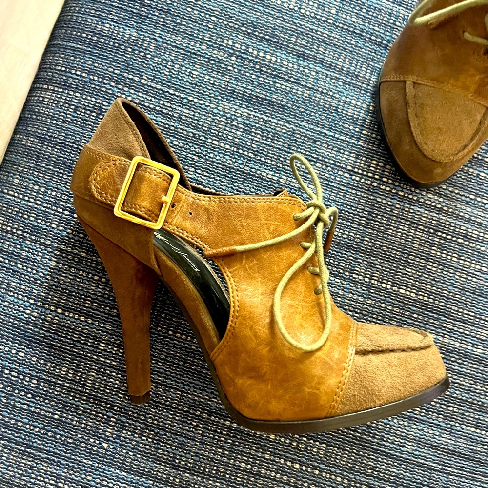 Elizabeth and James shoes worn once